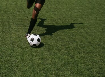 calcio in televisione pexels-rfstudio-3886235